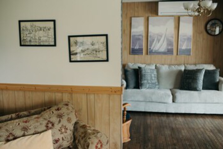 Lounge 352 of 510