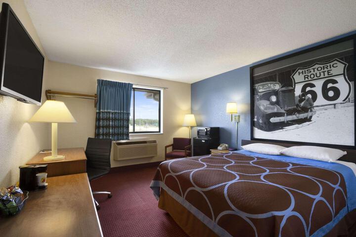 1 Queen Bed (7 of 12)
