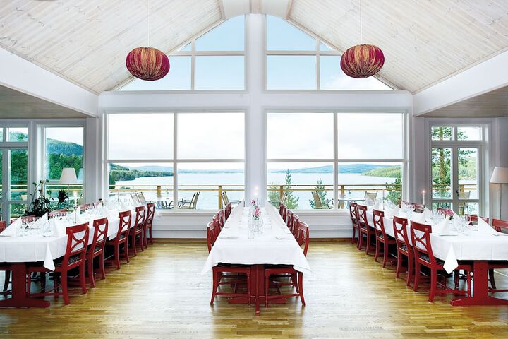 Dining 40 of 61