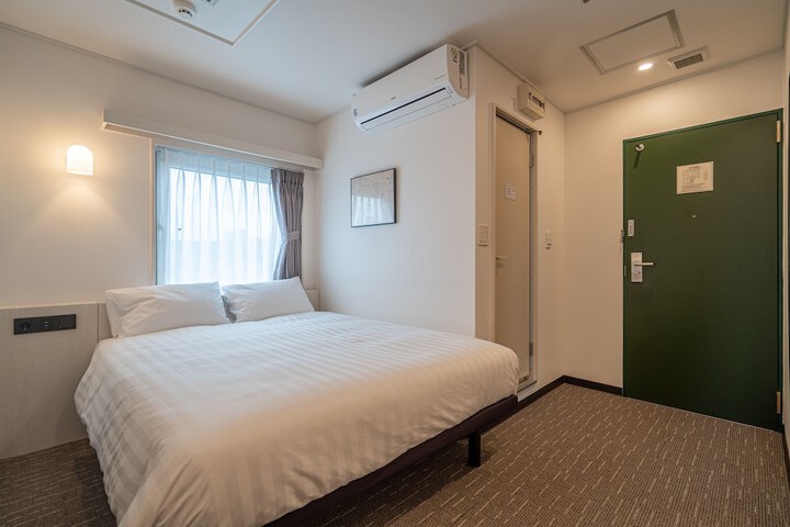 Room 3 of 34