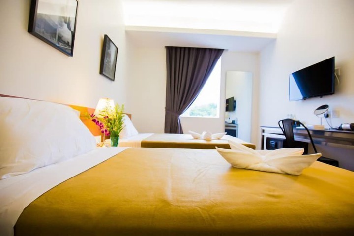Room 26 of 38