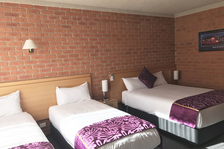 Room 4 of 34