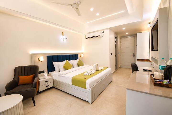 Room 10 of 32
