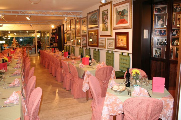 Dining 48 of 68