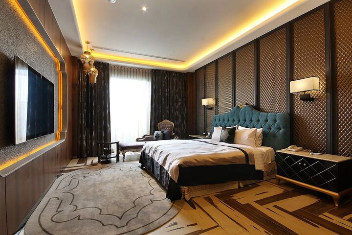 Room 8 of 34
