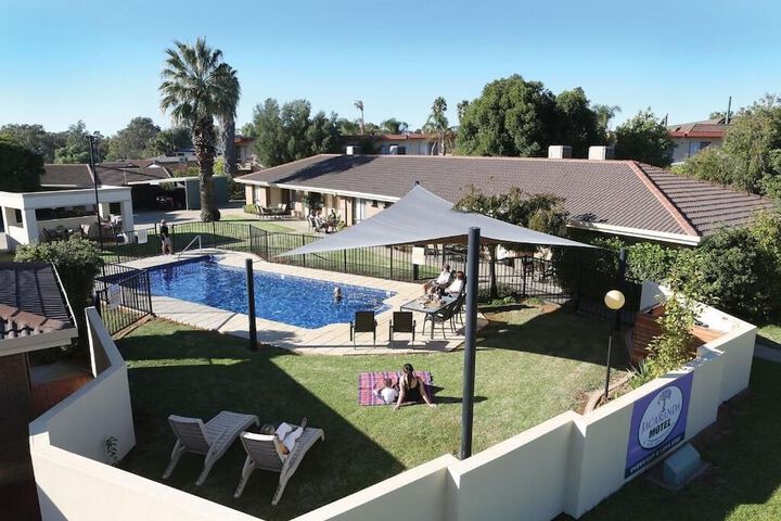 Pool 9 of 16