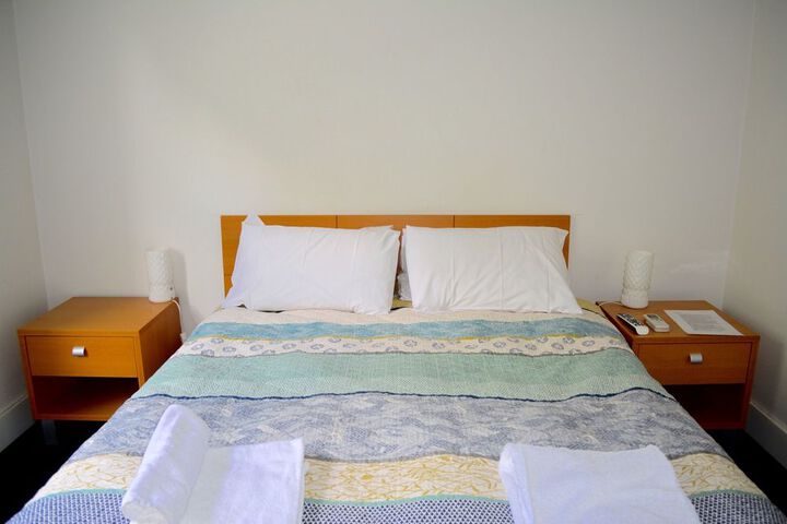 Room 6 of 28