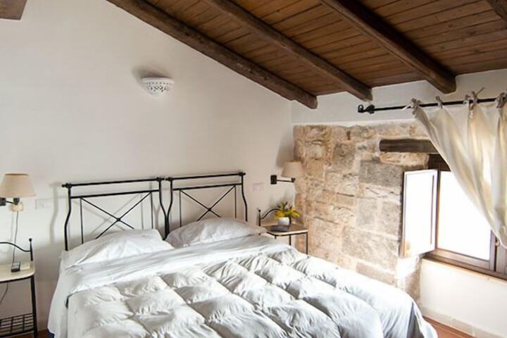 Room 4 of 75