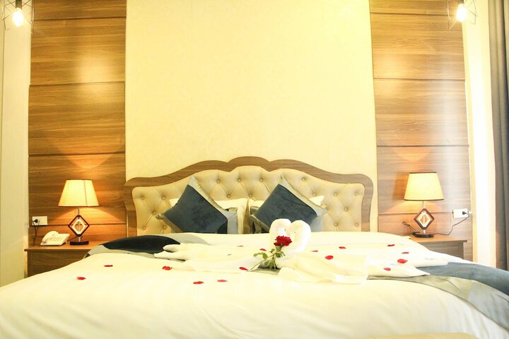 Room 10 of 38