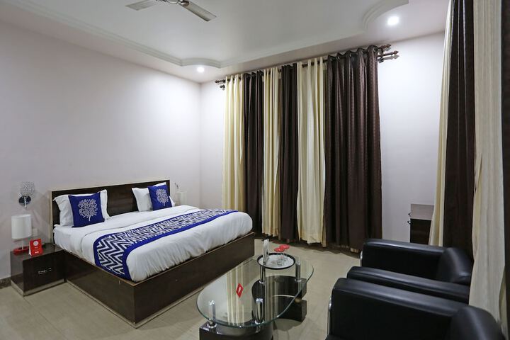 Room 11 of 20