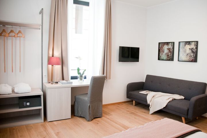 Room 5 of 84