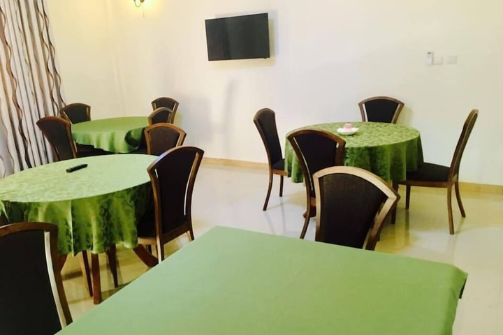Dining 47 of 100