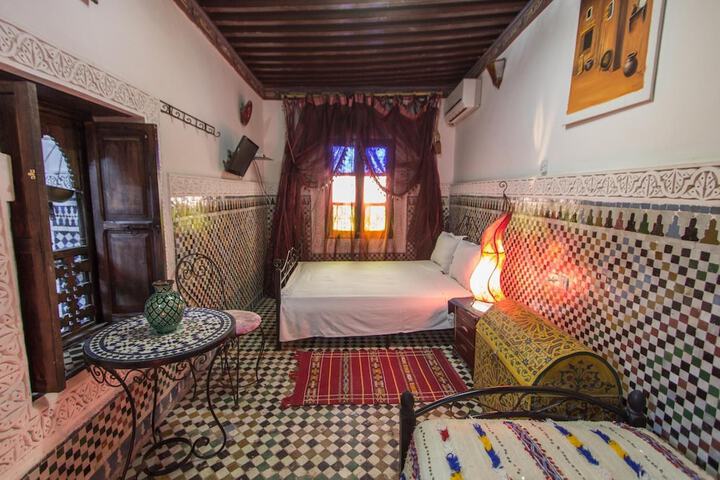 Room 9 of 37