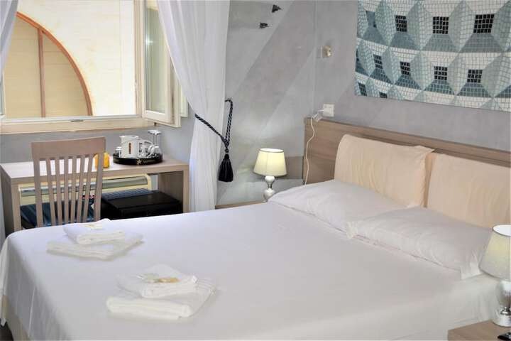 Room 16 of 50