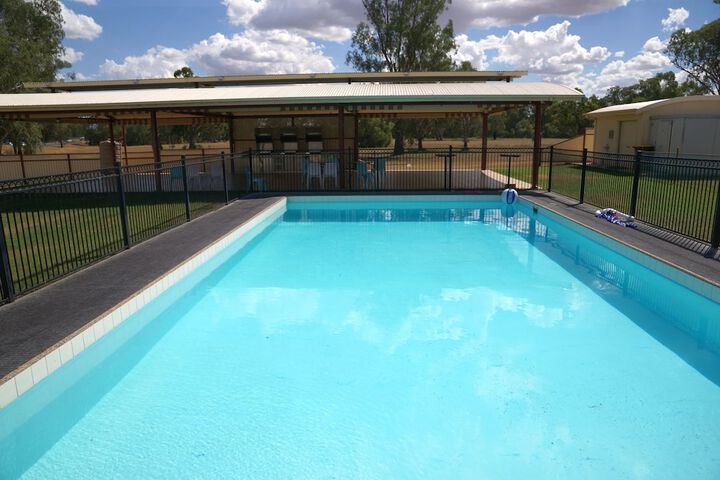Pool 19 of 28
