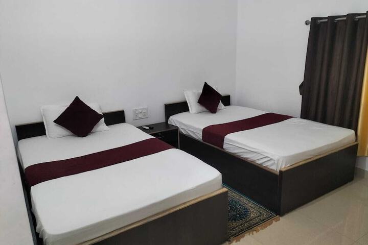 Room 6 of 16