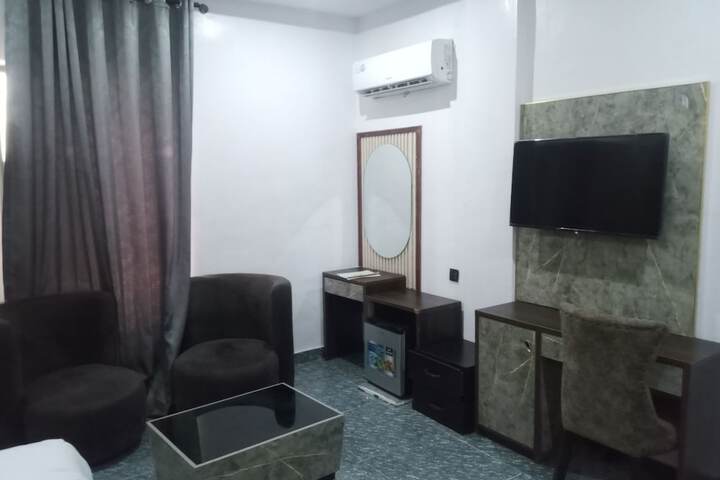 Room 48 of 104