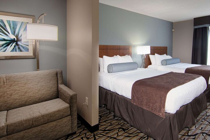 Suite 2 Queen Beds Sofa Bed Microwave and Refrigerator Full Breakfast (35 of 59)