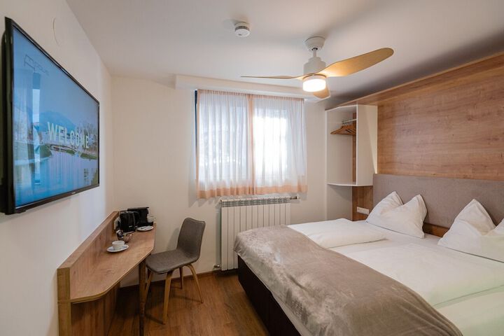 Room 15 of 49