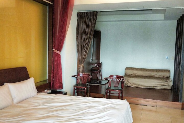 Room 6 of 30