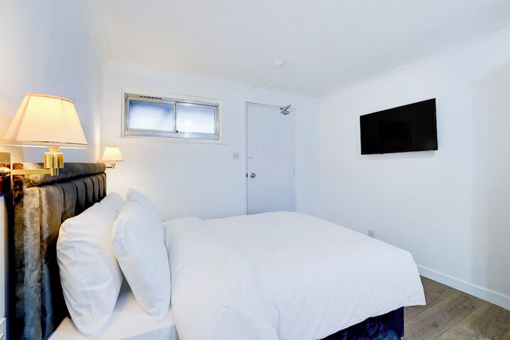 Room 13 of 29