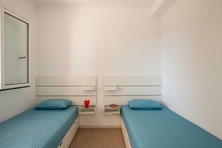 Room 5 of 131