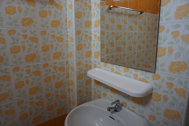 Room 12 of 18