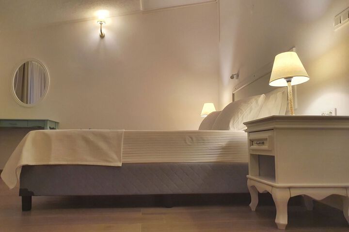 Room 48 of 65