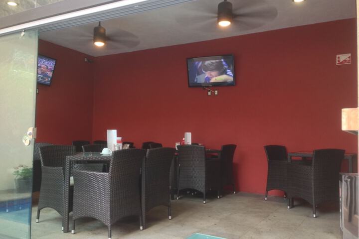 Lounge 31 of 43