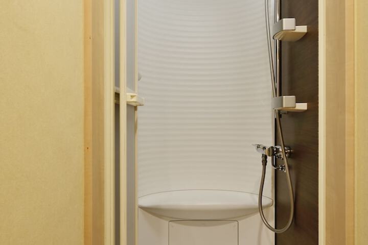 Room 8 of 36