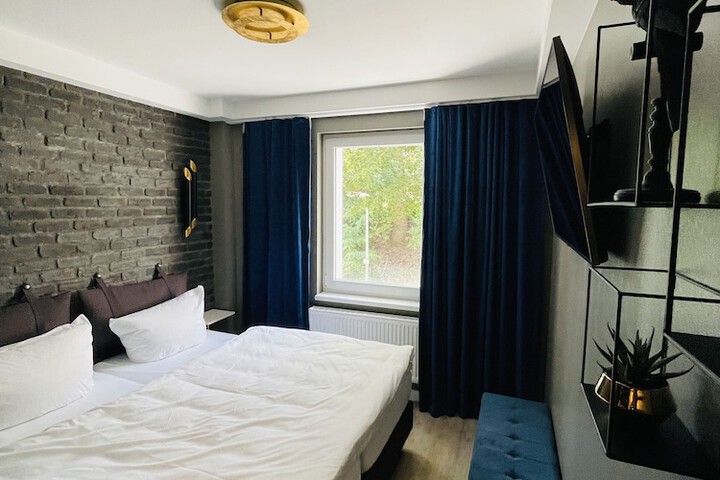 Room 3 of 63