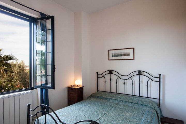 Room 9 of 34