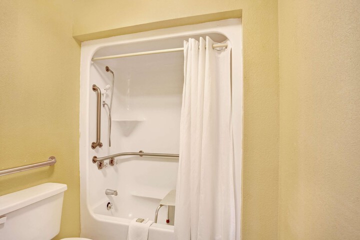 2 Double Beds (14 of 14)