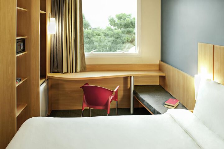Room 3 of 18