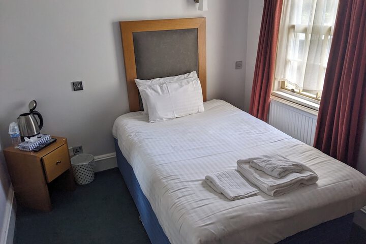 Room 10 of 35