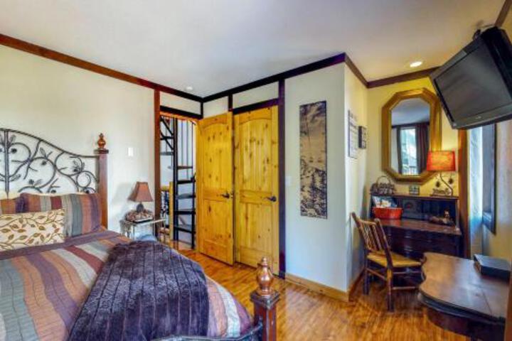 Pine Cone Cottage in Tyrolian Village, CA