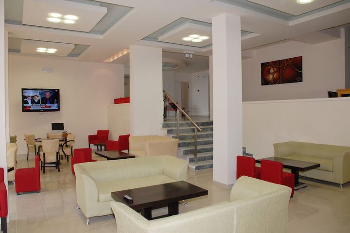 Lounge 136 of 159