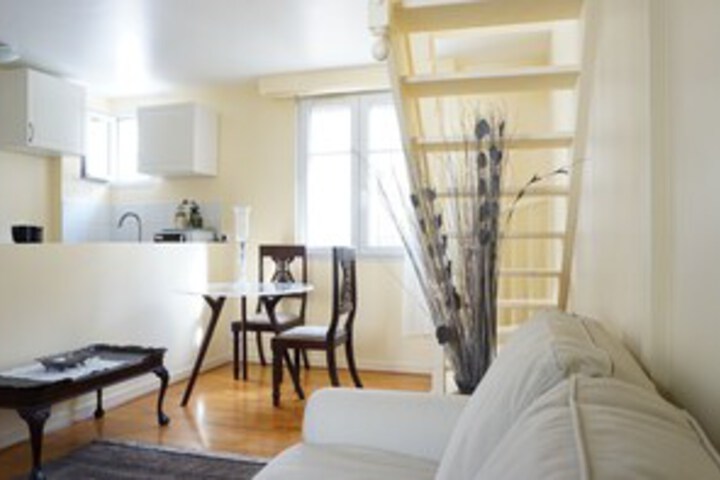 Room 8 of 17