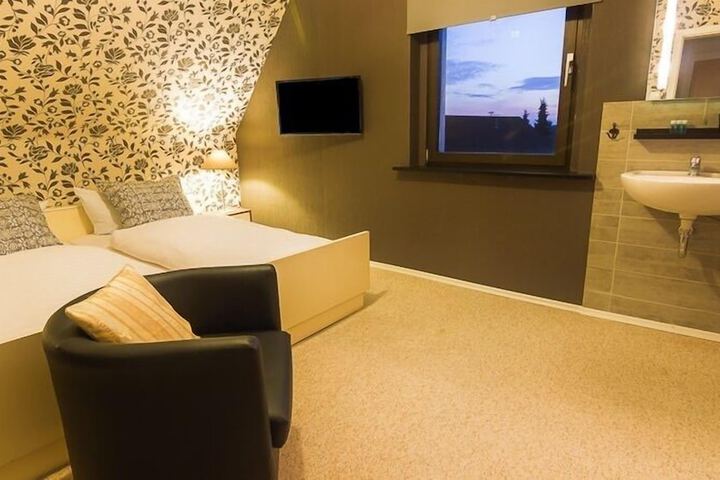 Room 13 of 35