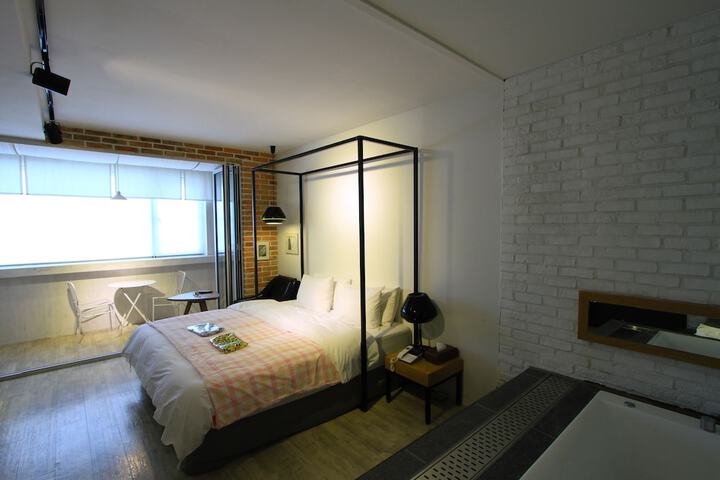 Room 20 of 66