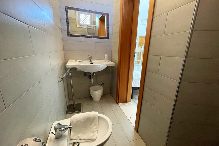 Room 35 of 44