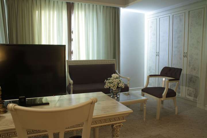 Room 19 of 77