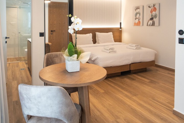 Room 2 of 155
