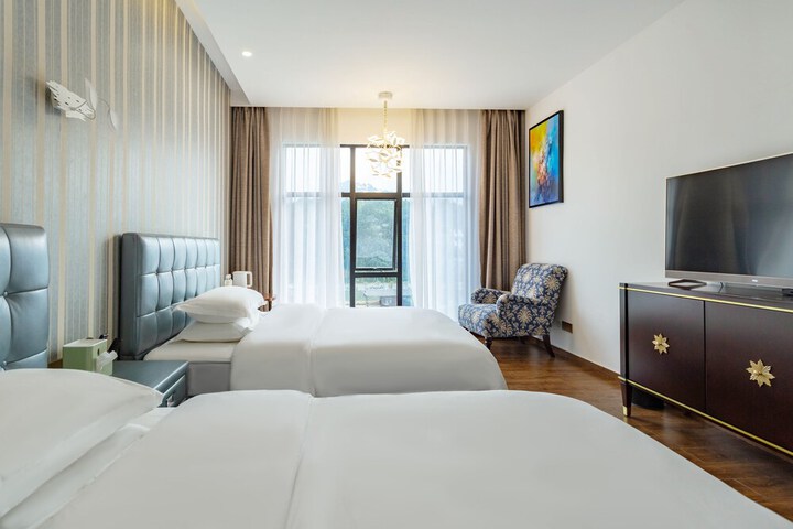 Room 43 of 174