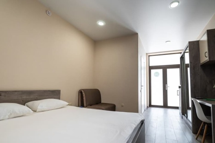 Room 12 of 109