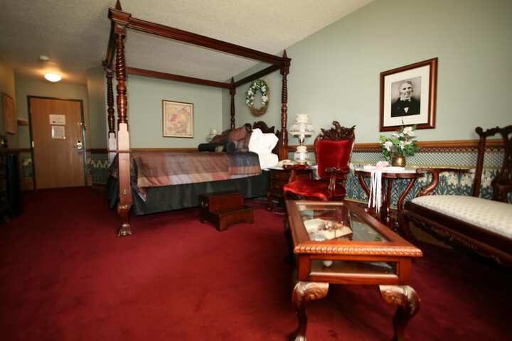 2 Queen Beds Microwave and Refrigerator WiFi Continental Breakfast (4 of 13)