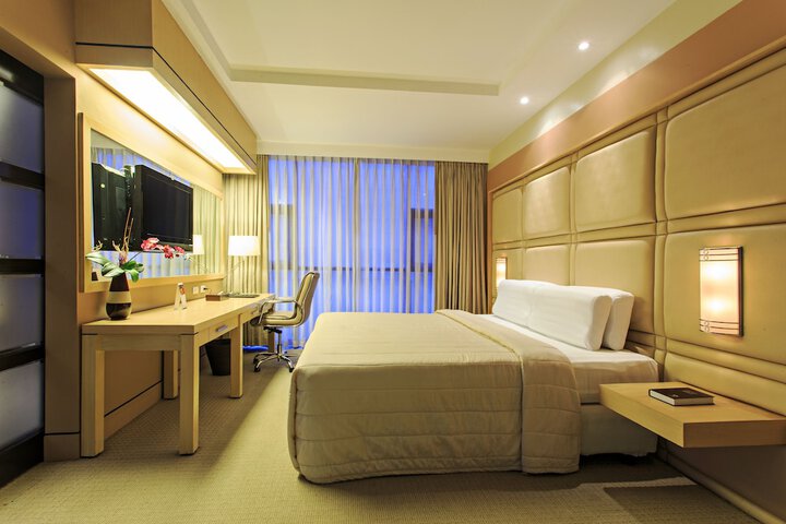 Room 5 of 77