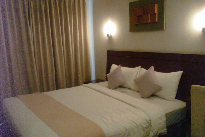 Room 2 of 5
