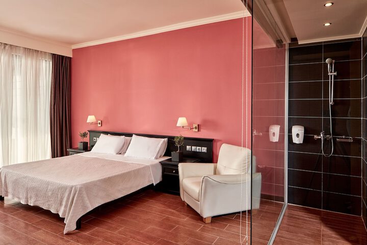 Room 15 of 106