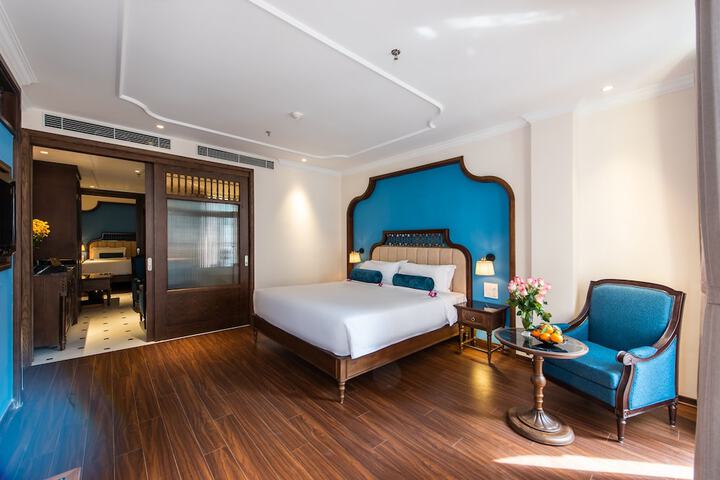Room 8 of 85
